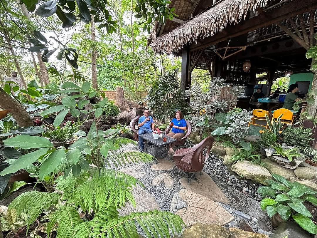 Outdoor dining at Kapusod